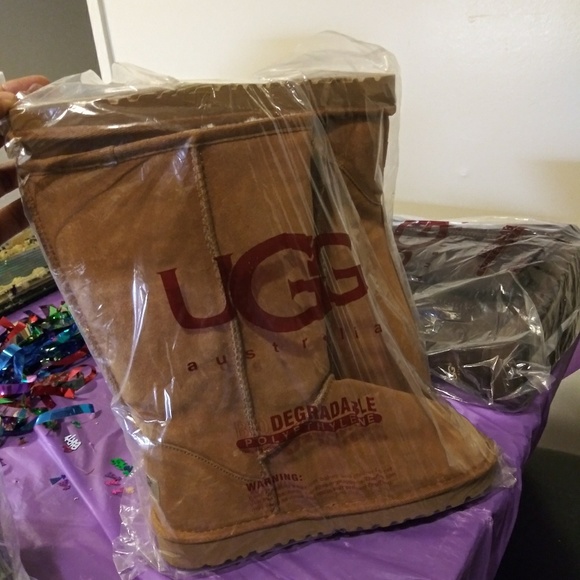 UGG BOOTS ( TALL ) ***BRAND-NEW***😍😍😍🔥🔥 - Picture 6 of 8